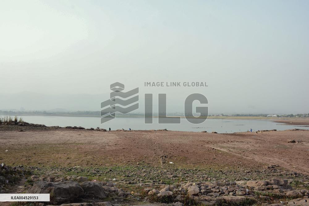 Pakistan Heat Strains Water Resources - Pakistan