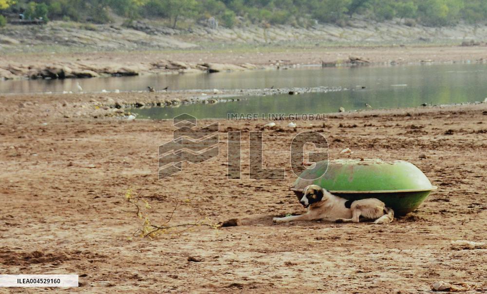 Pakistan Heat Strains Water Resources - Pakistan