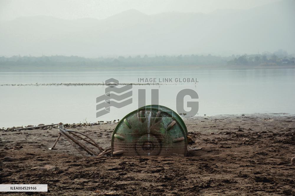 Pakistan Heat Strains Water Resources - Pakistan