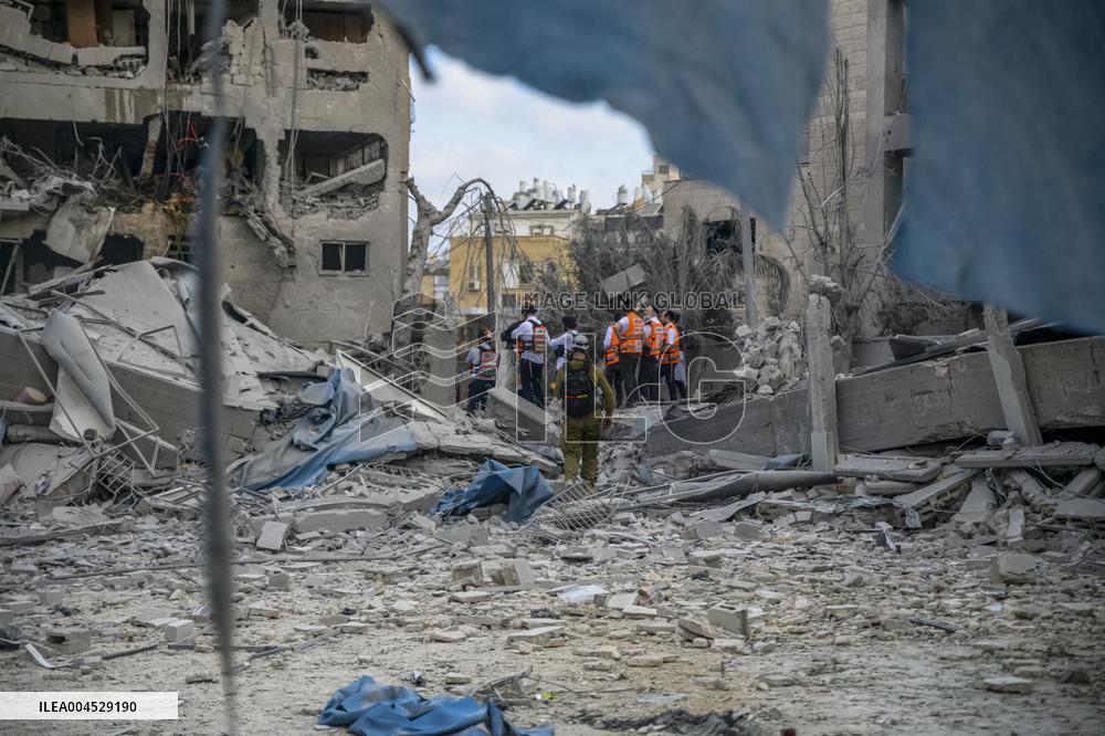 Iran Ballistic Missiles Attack on Israel - Tel Aviv