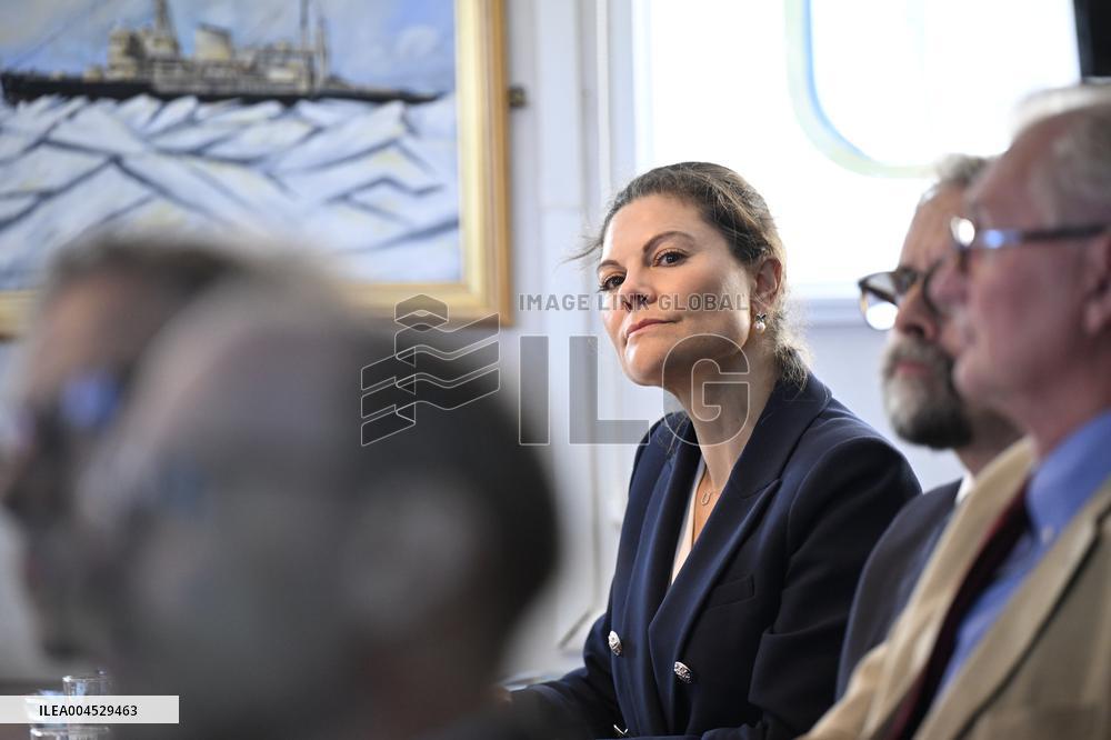 CROWN PRINCESS VICTORIA ICEBREAKER ODEN