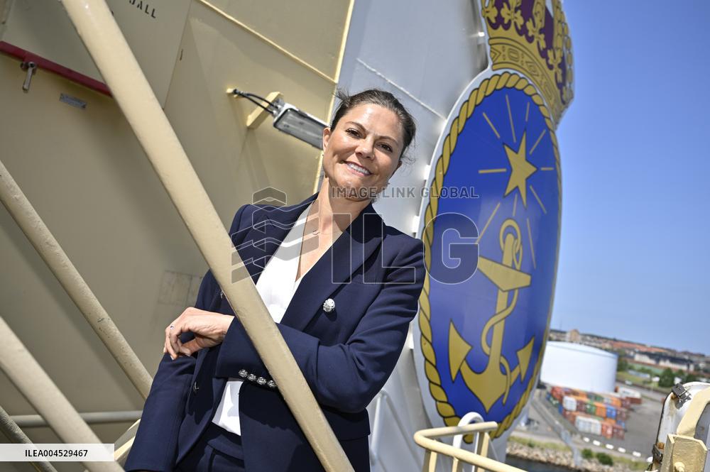 CROWN PRINCESS VICTORIA ICEBREAKER ODEN