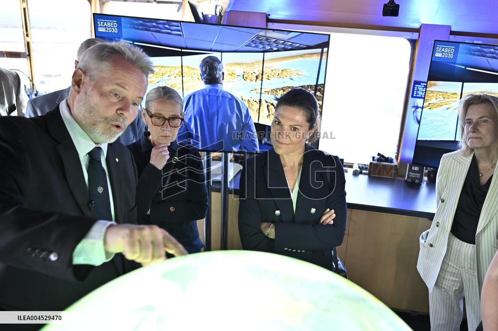 CROWN PRINCESS VICTORIA ICEBREAKER ODEN