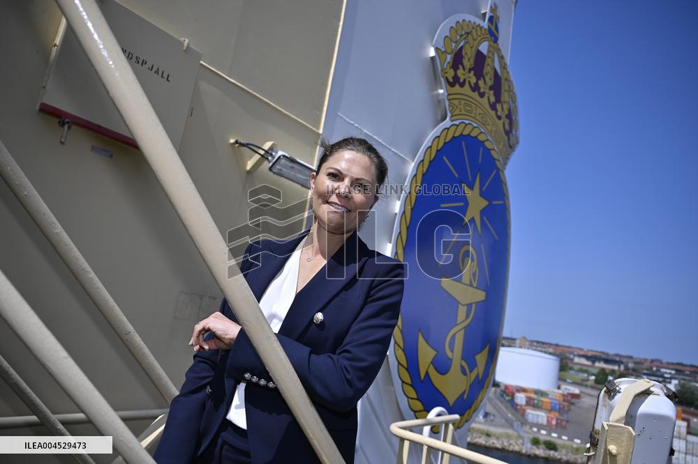 CROWN PRINCESS VICTORIA ICEBREAKER ODEN