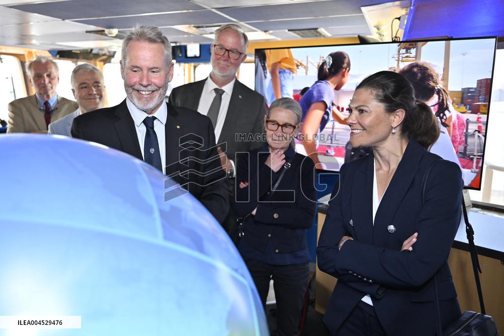 CROWN PRINCESS VICTORIA ICEBREAKER ODEN