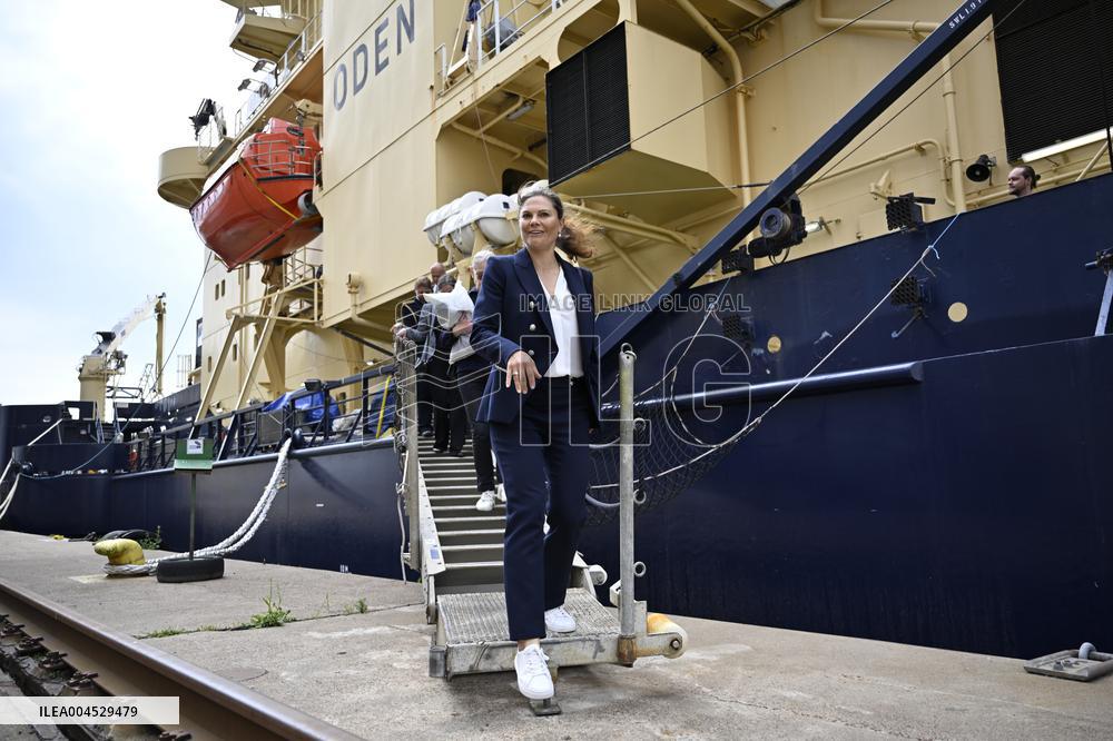 CROWN PRINCESS VICTORIA ICEBREAKER ODEN