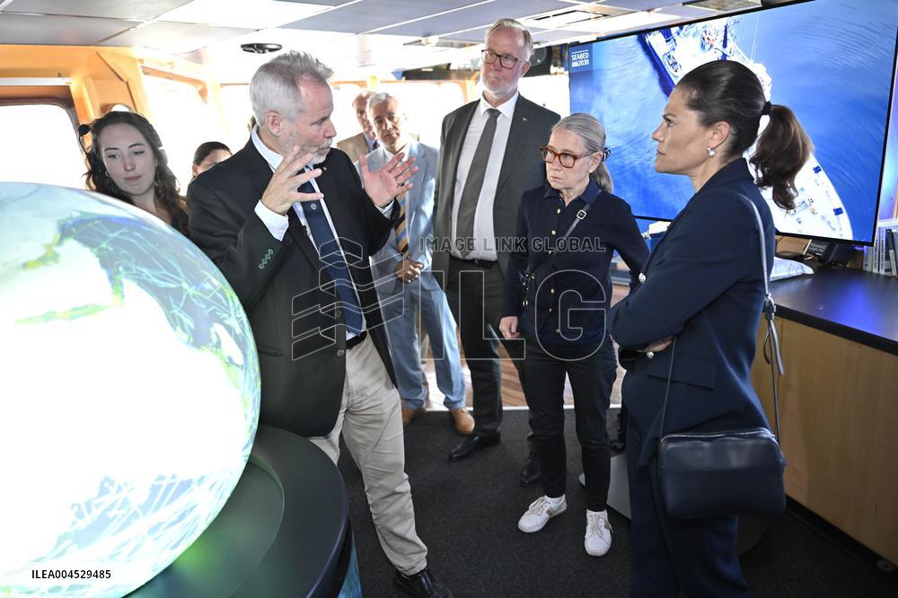 CROWN PRINCESS VICTORIA ICEBREAKER ODEN