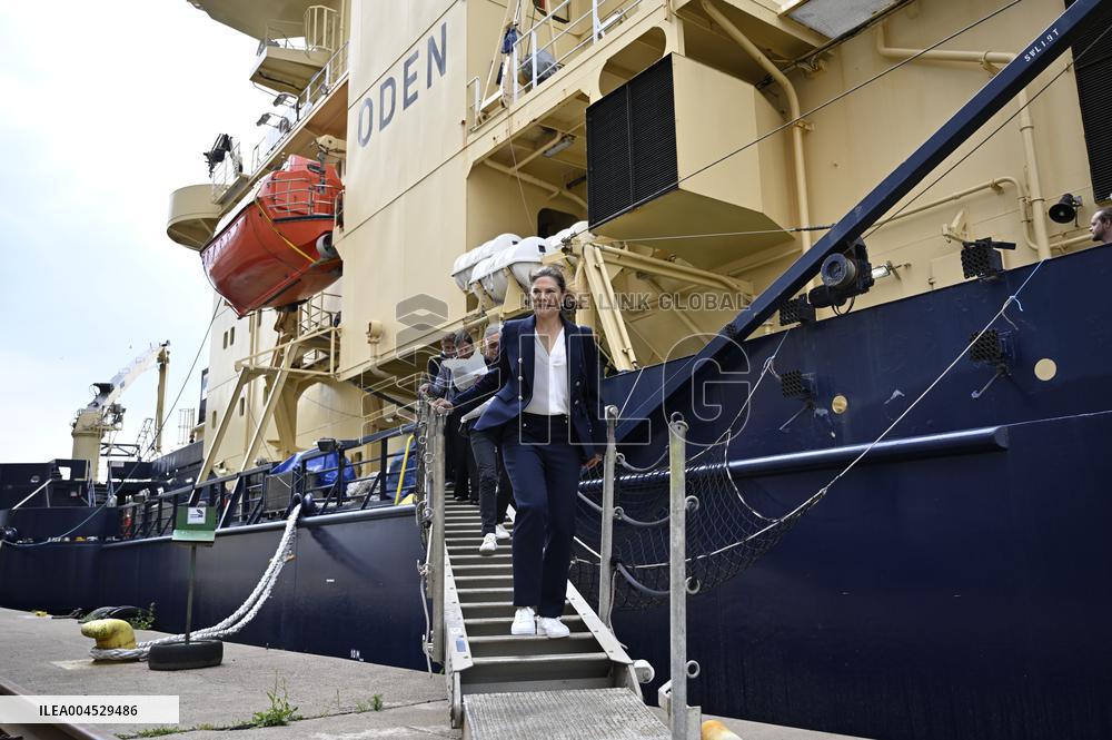 CROWN PRINCESS VICTORIA ICEBREAKER ODEN
