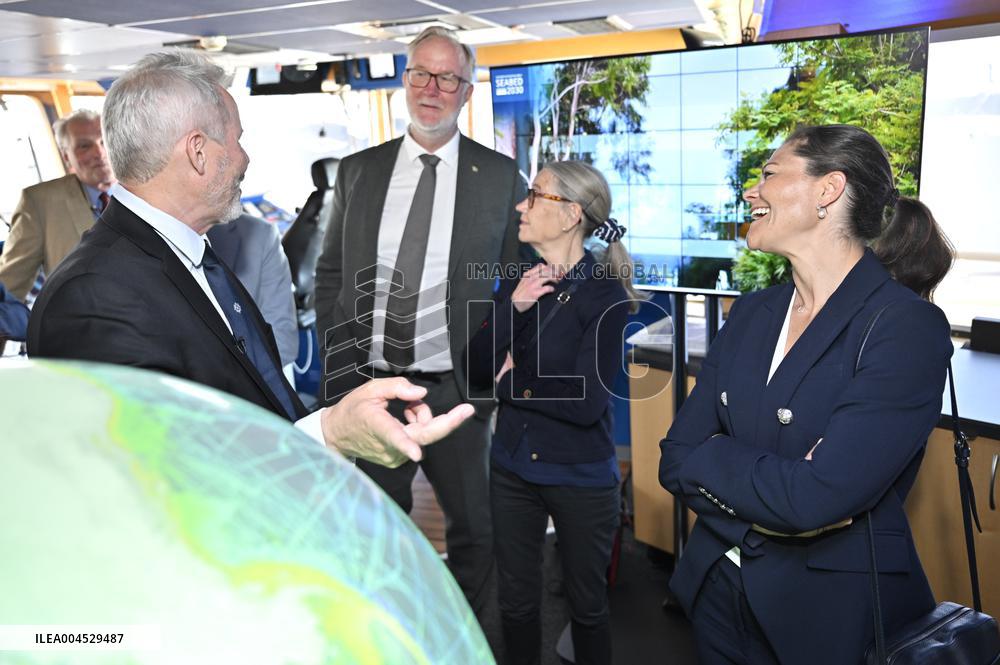 CROWN PRINCESS VICTORIA ICEBREAKER ODEN