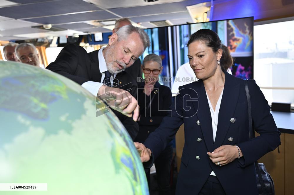 CROWN PRINCESS VICTORIA ICEBREAKER ODEN