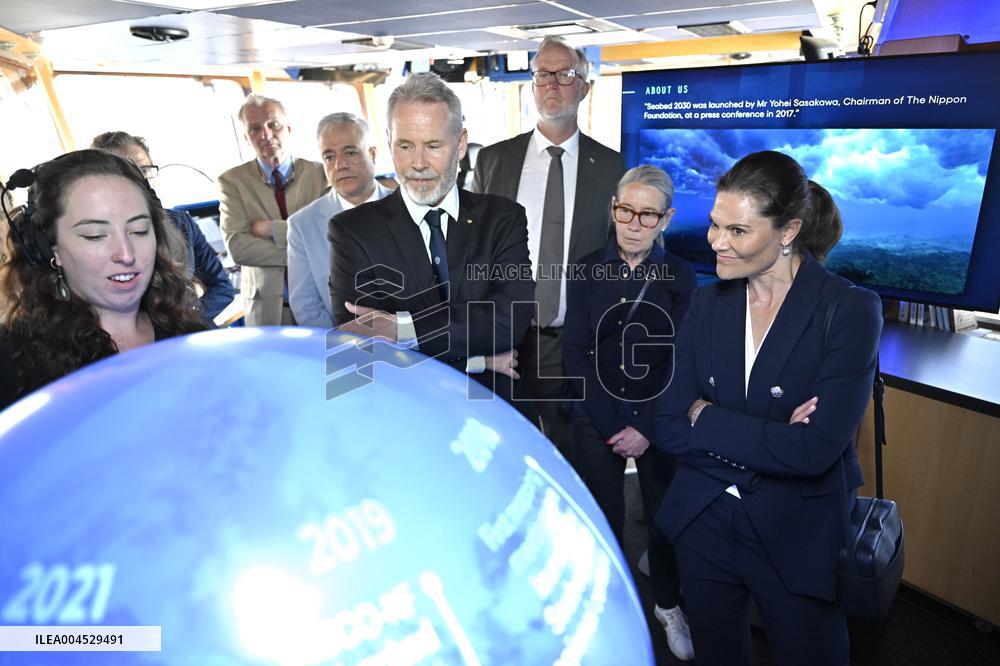 CROWN PRINCESS VICTORIA ICEBREAKER ODEN