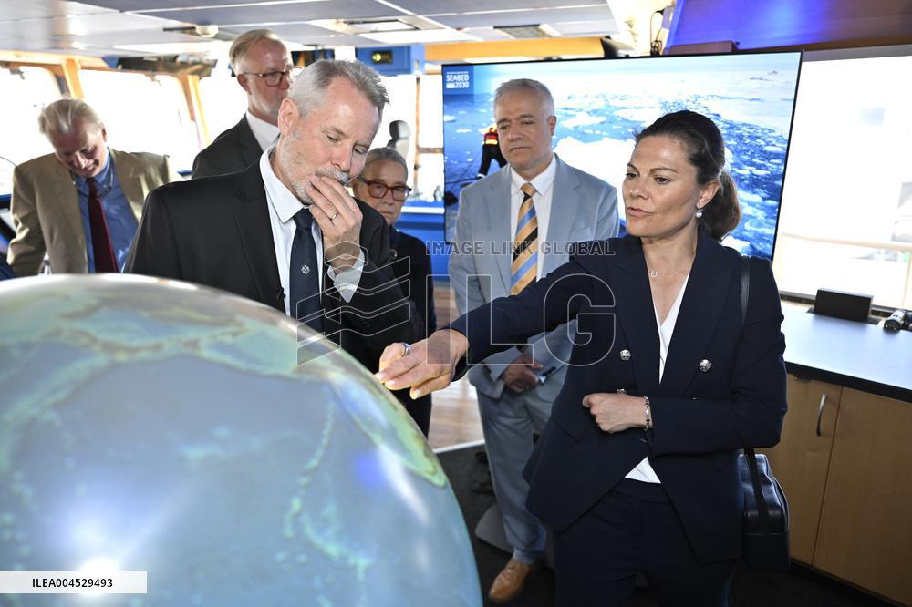 CROWN PRINCESS VICTORIA ICEBREAKER ODEN