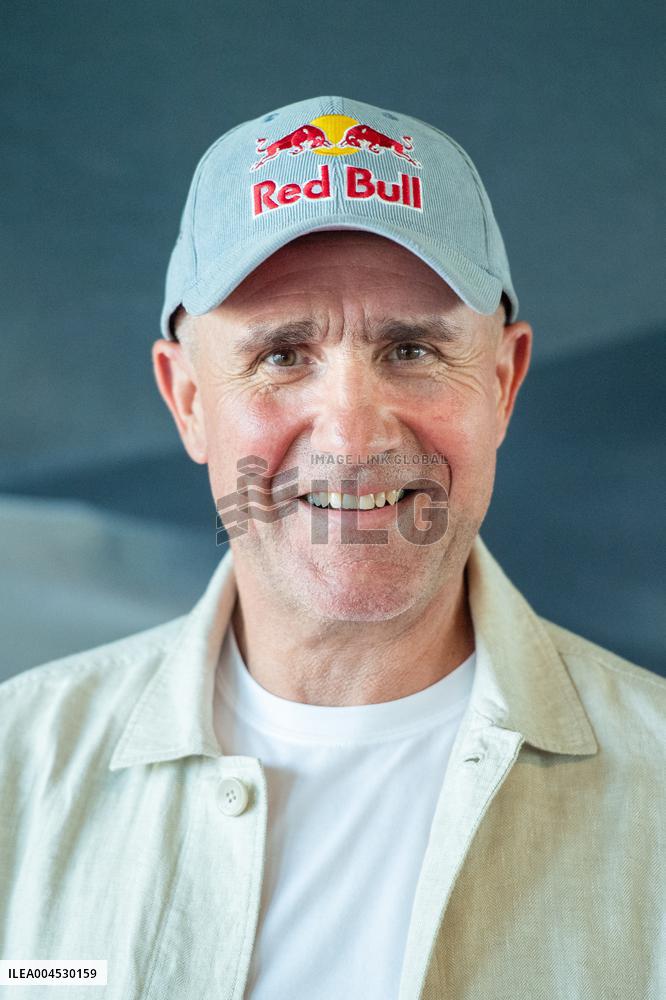 Dakar Chronicles Premiere