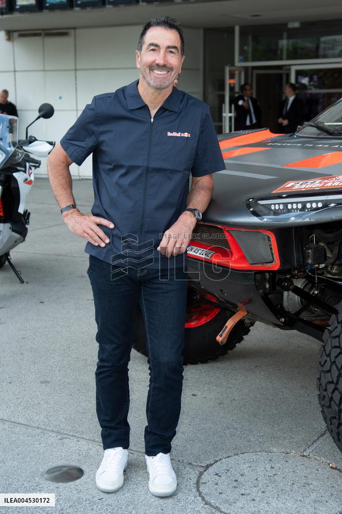 Dakar Chronicles Premiere