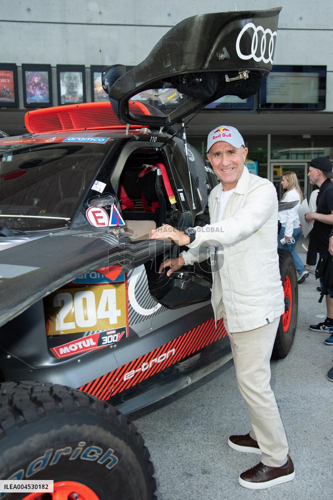 Dakar Chronicles Premiere