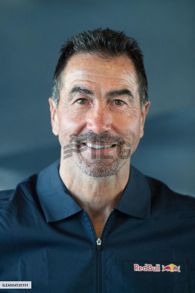 Dakar Chronicles Premiere