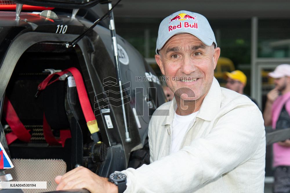 Dakar Chronicles Premiere