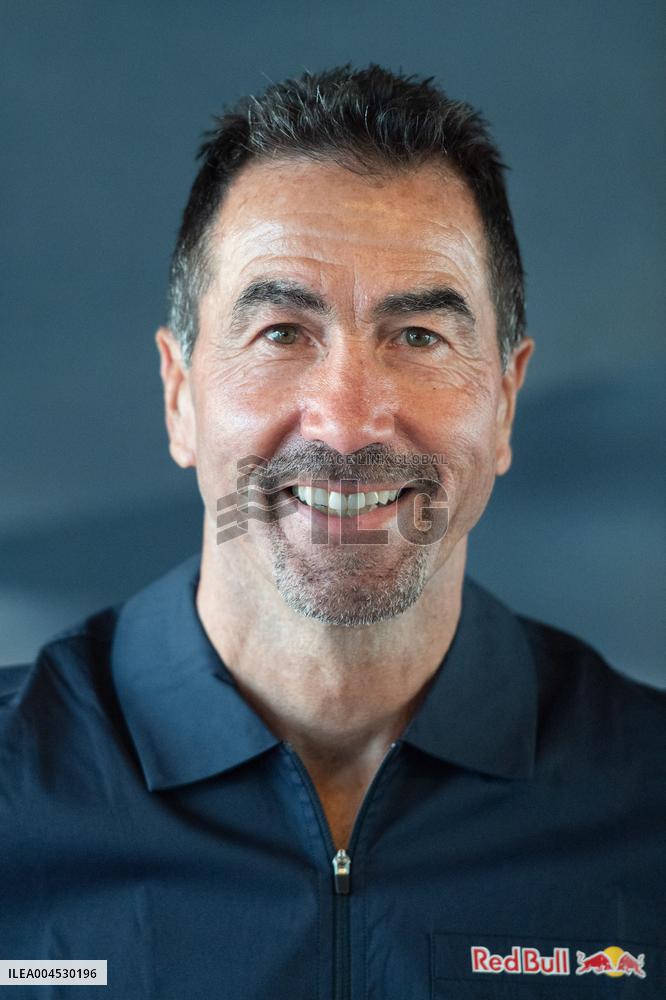 Dakar Chronicles Premiere