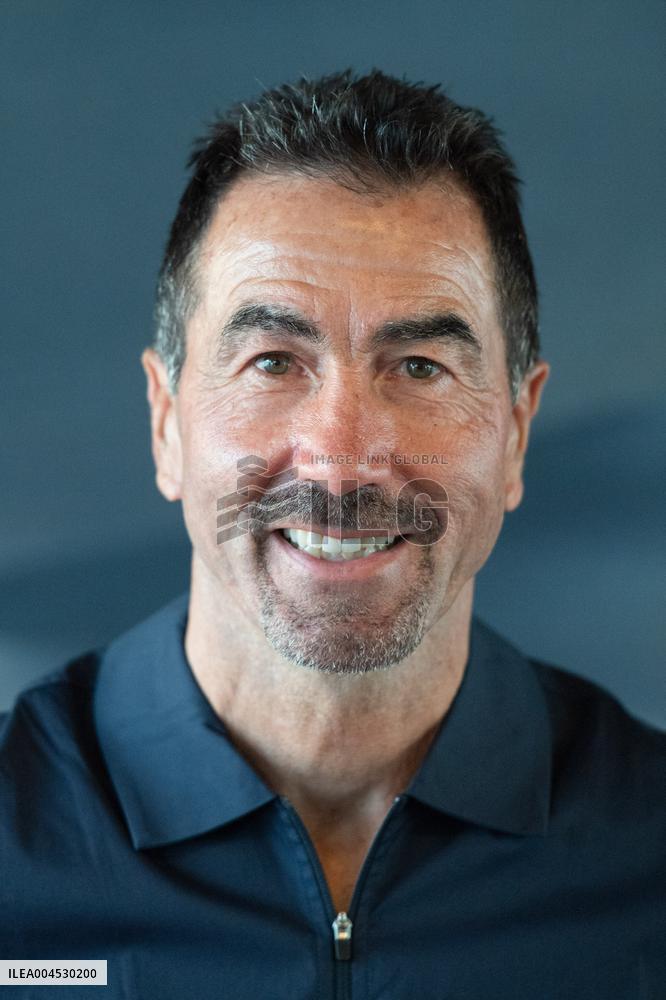 Dakar Chronicles Premiere