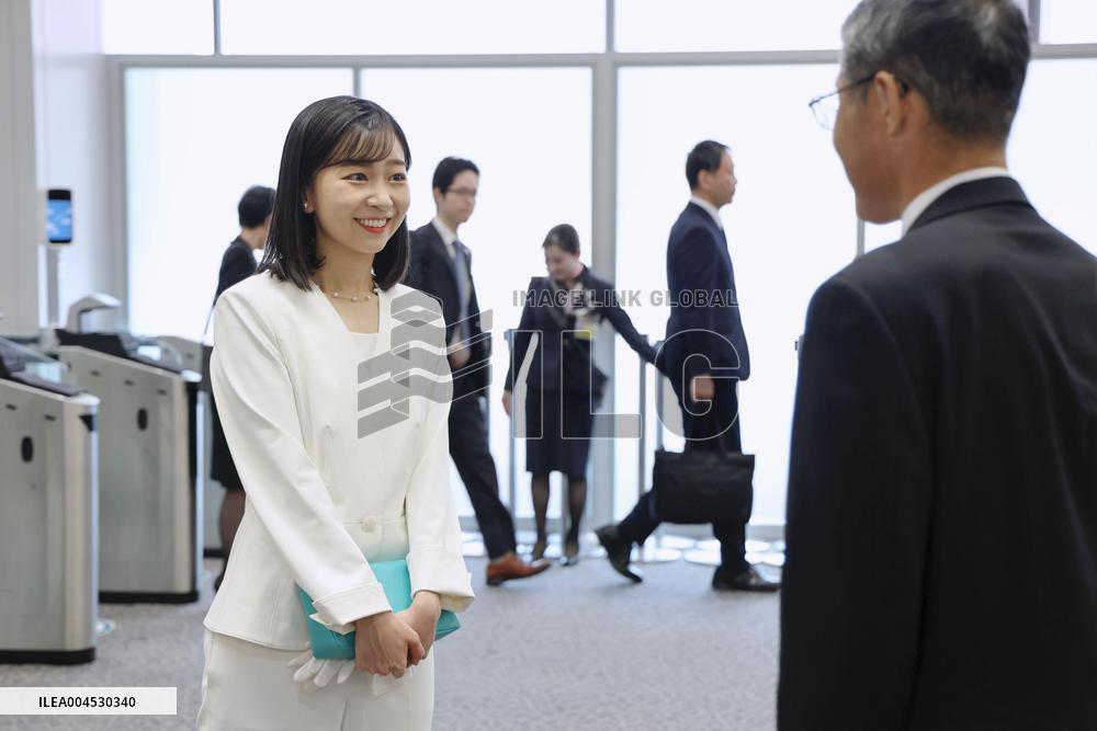 Princess Kako returns to Japan
