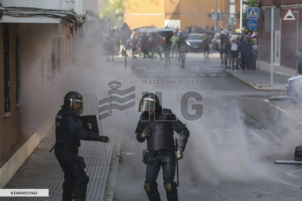 Metal Strike Disrupts Cadiz Roads and Commuter Trains - Spain