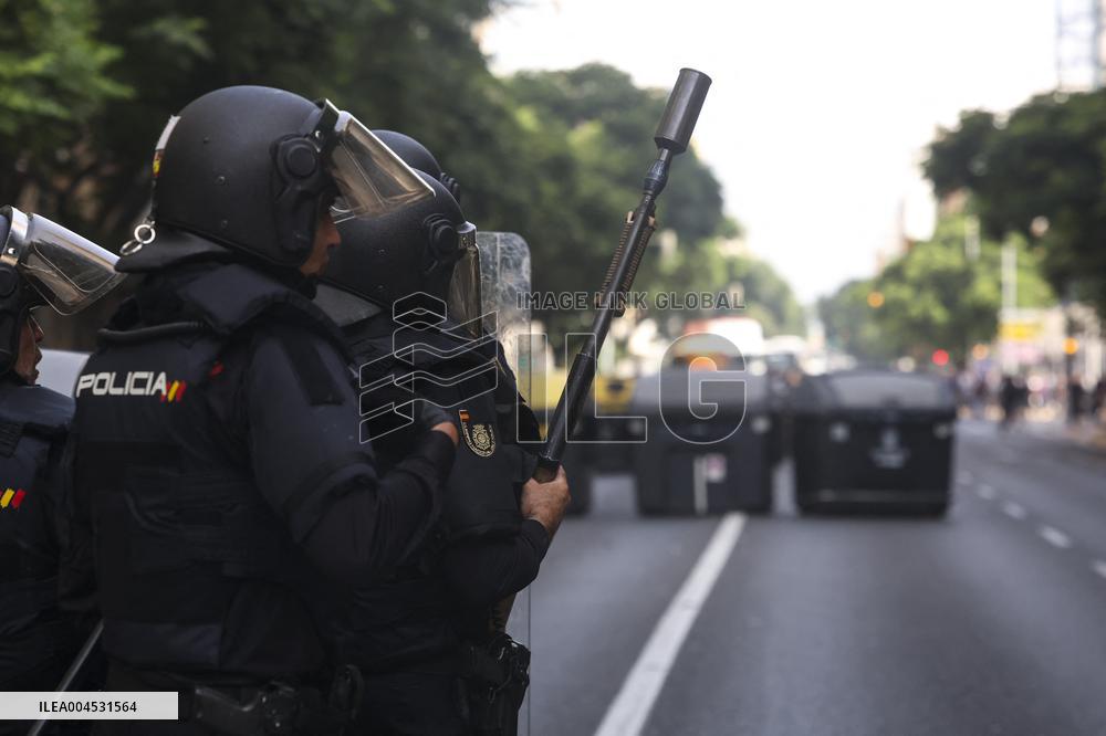 Metal Strike Disrupts Cadiz Roads and Commuter Trains - Spain
