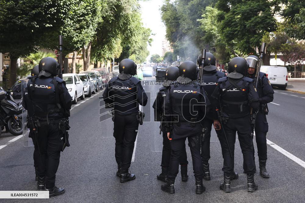 Metal Strike Disrupts Cadiz Roads and Commuter Trains - Spain