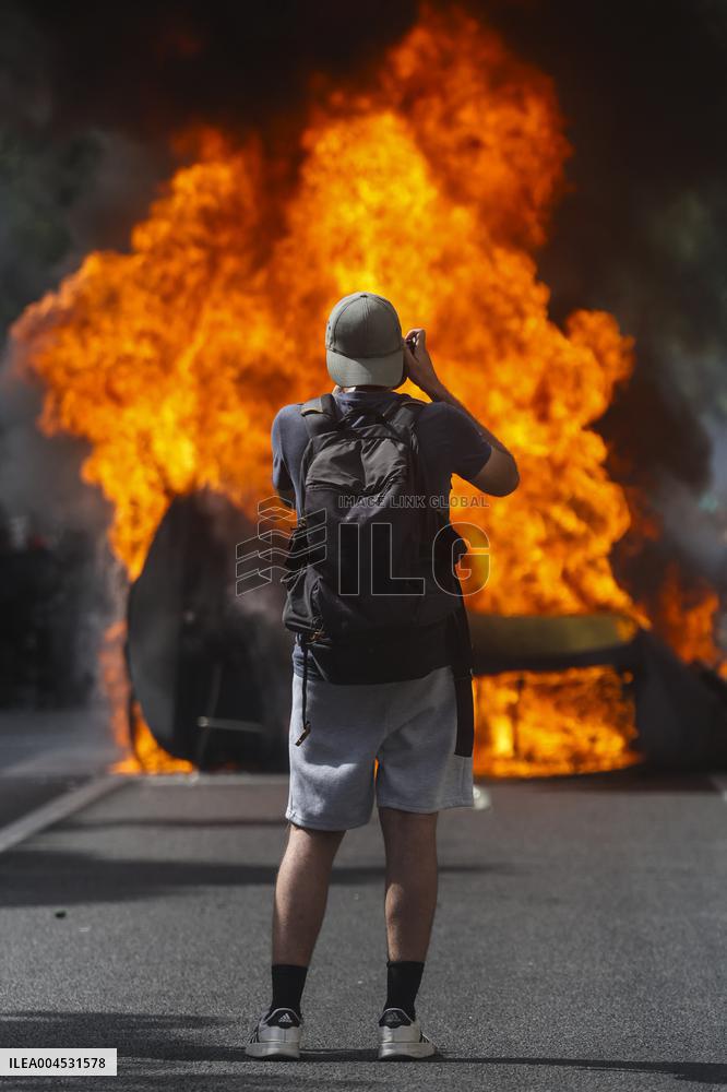 Metal Strike Disrupts Cadiz Roads and Commuter Trains - Spain