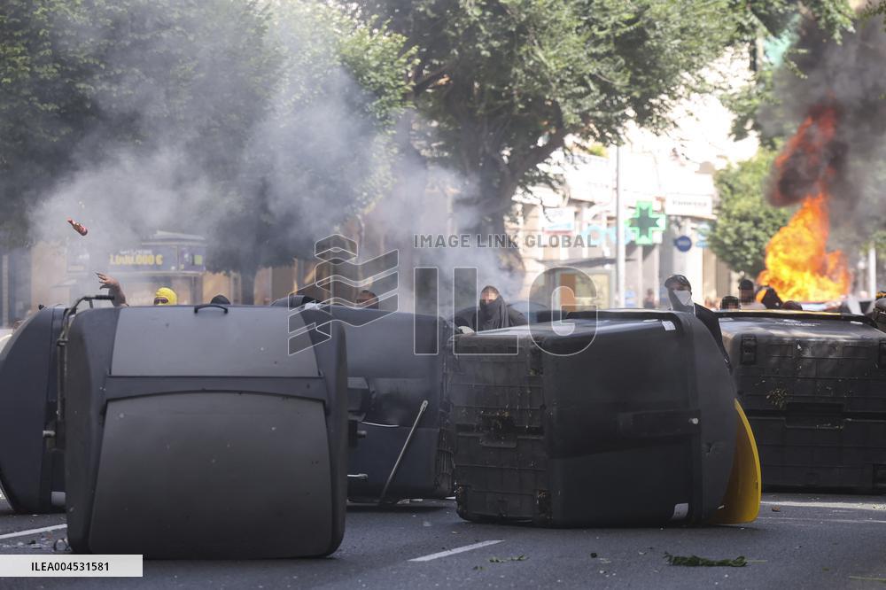 Metal Strike Disrupts Cadiz Roads and Commuter Trains - Spain