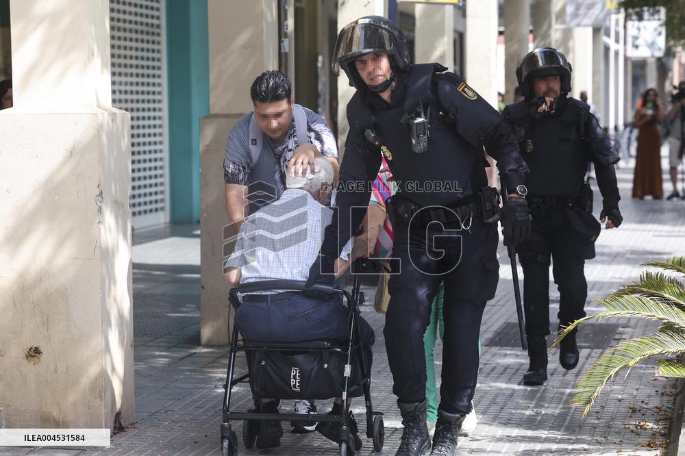 Metal Strike Disrupts Cadiz Roads and Commuter Trains - Spain