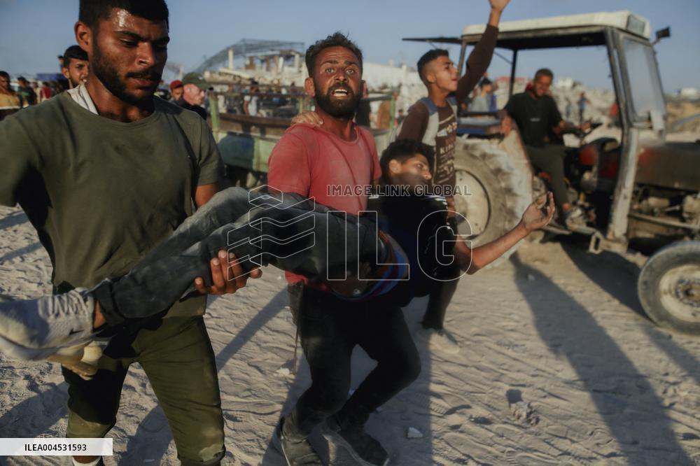 Flour Aid Reaches Gaza Residents