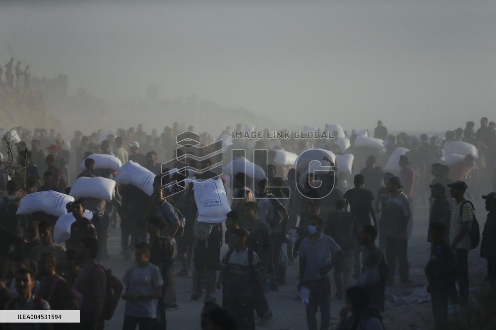 Flour Aid Reaches Gaza Residents