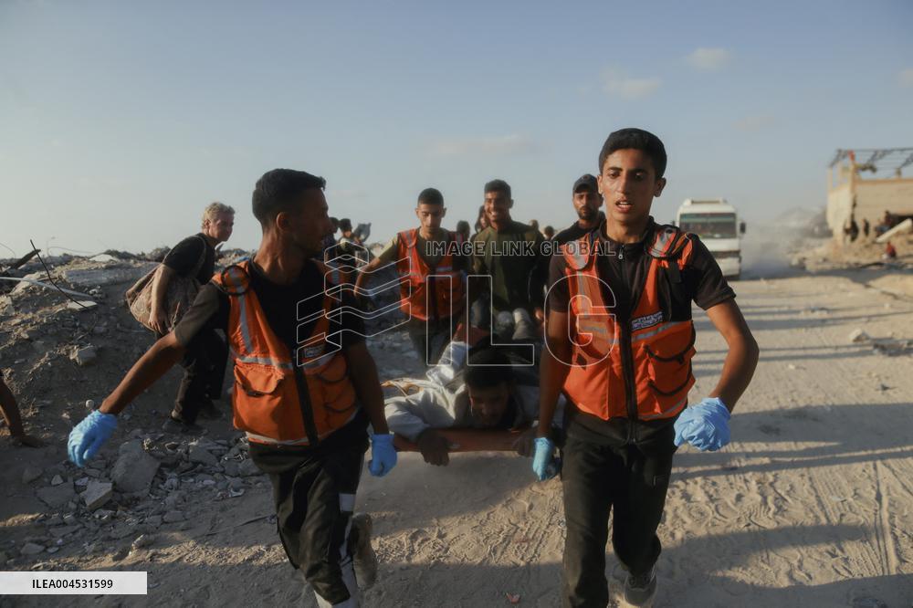 Flour Aid Reaches Gaza Residents