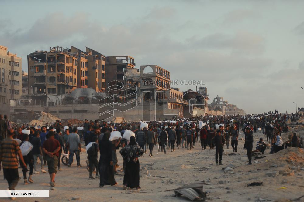 Flour Aid Reaches Gaza Residents