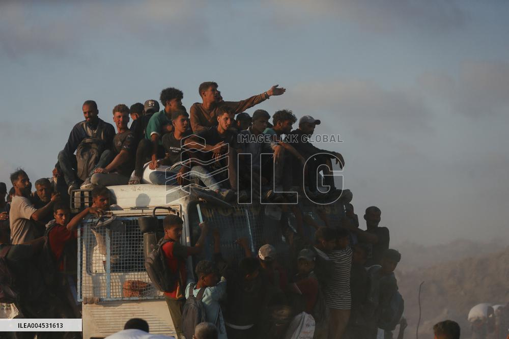 Flour Aid Reaches Gaza Residents