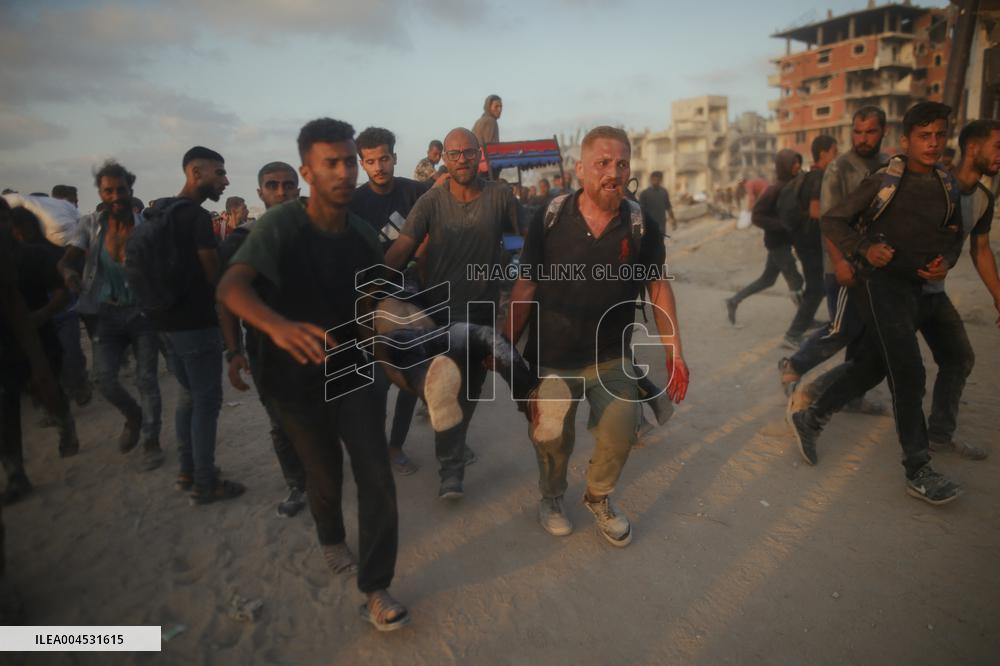 Flour Aid Reaches Gaza Residents