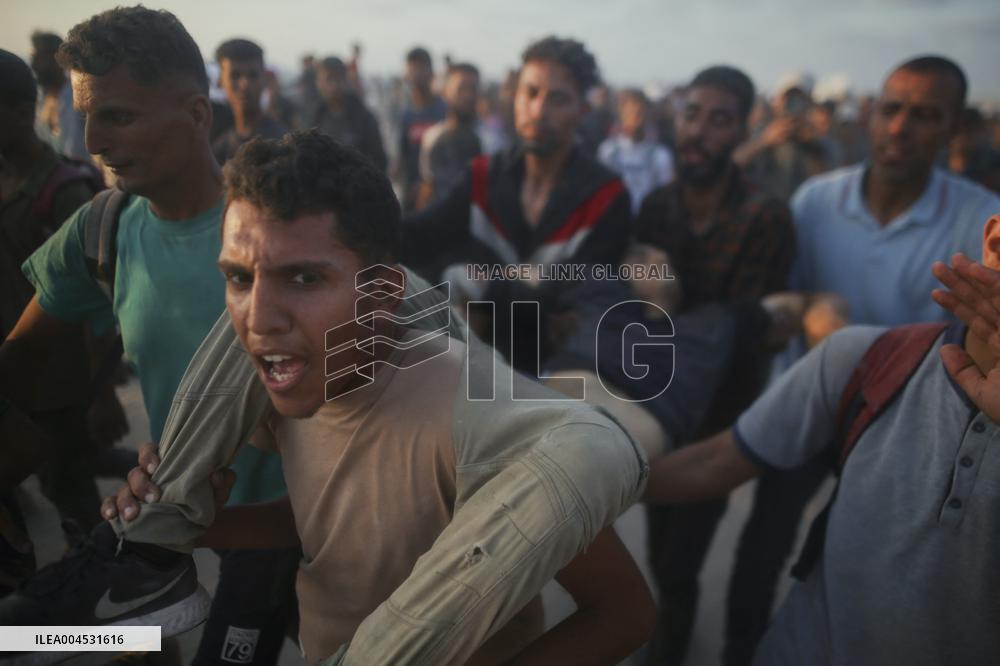 Flour Aid Reaches Gaza Residents