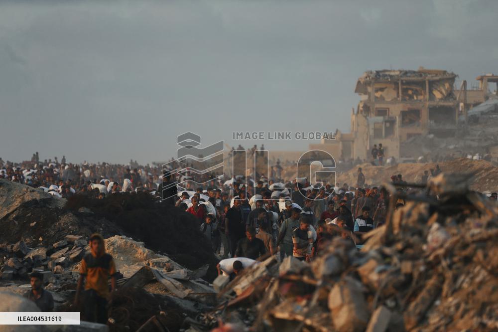 Flour Aid Reaches Gaza Residents