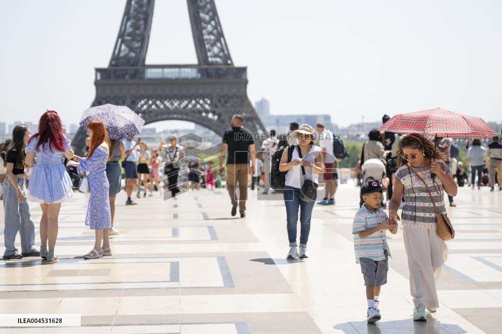 Heatwave Illustration - Paris