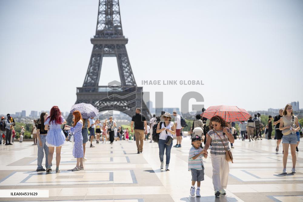 Heatwave Illustration - Paris