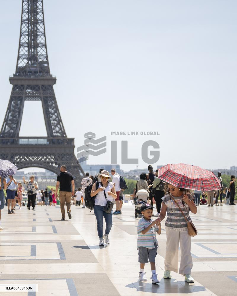 Heatwave Illustration - Paris