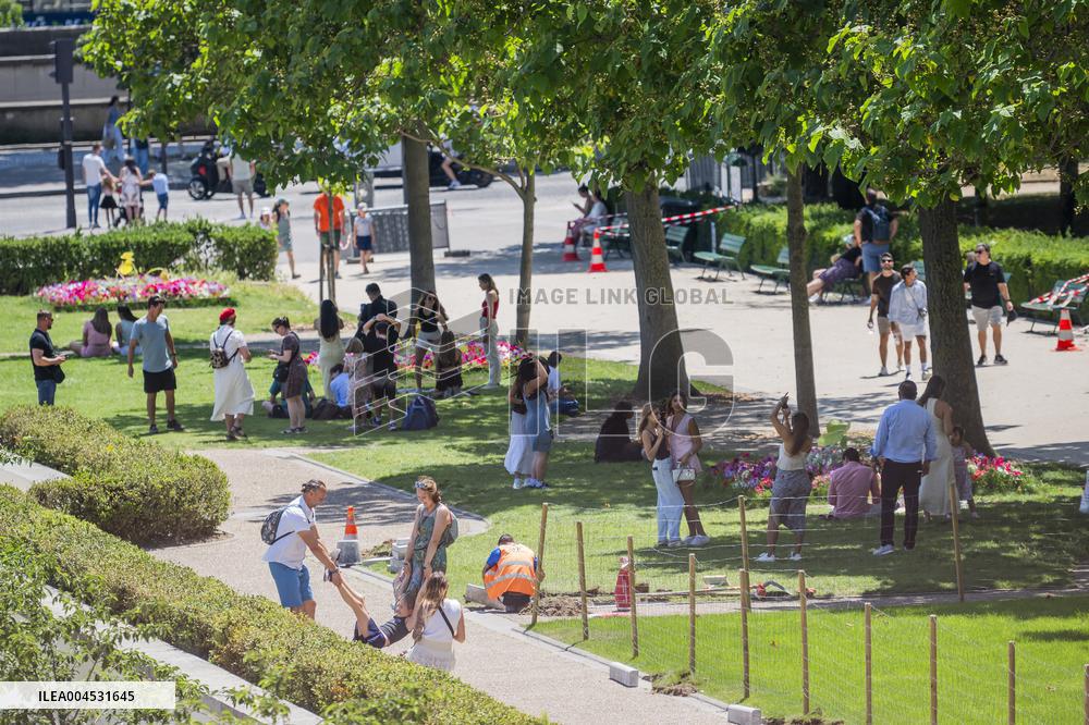 Heatwave Illustration - Paris