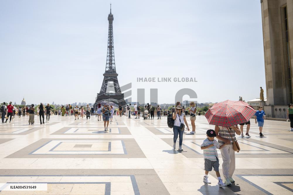 Heatwave Illustration - Paris