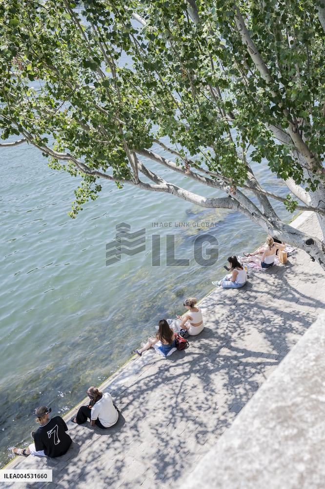 Heatwave Illustration - Paris