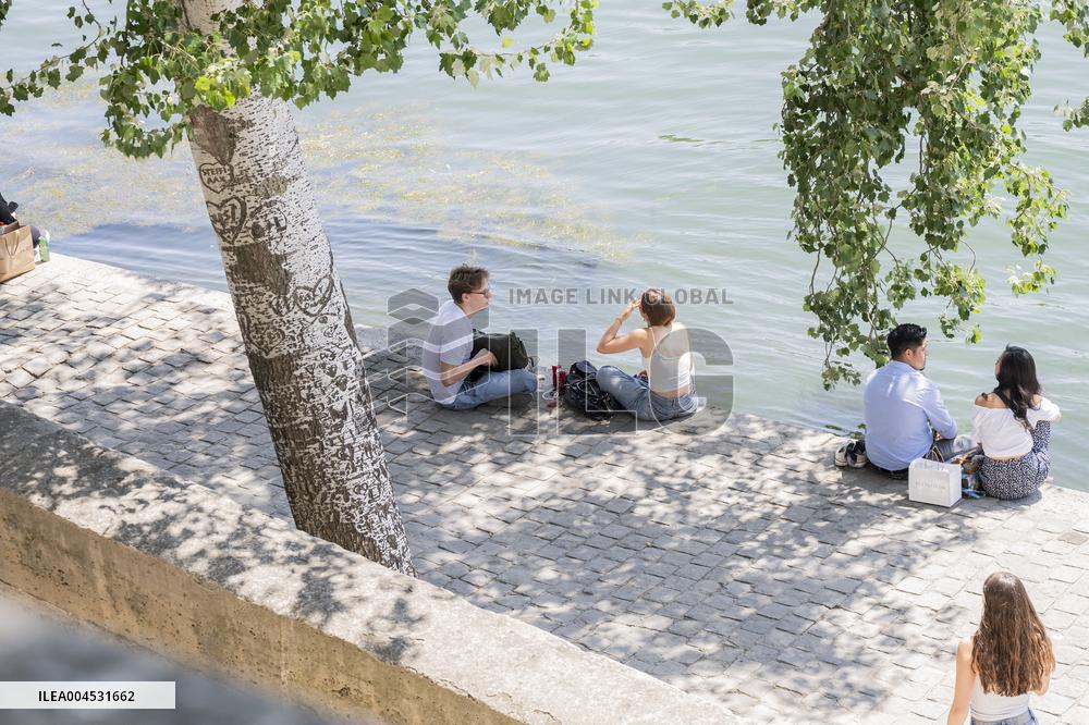 Heatwave Illustration - Paris