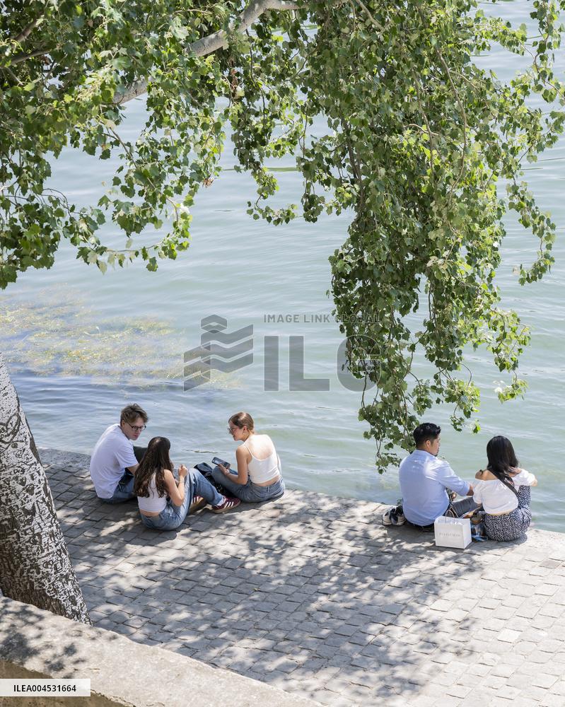 Heatwave Illustration - Paris