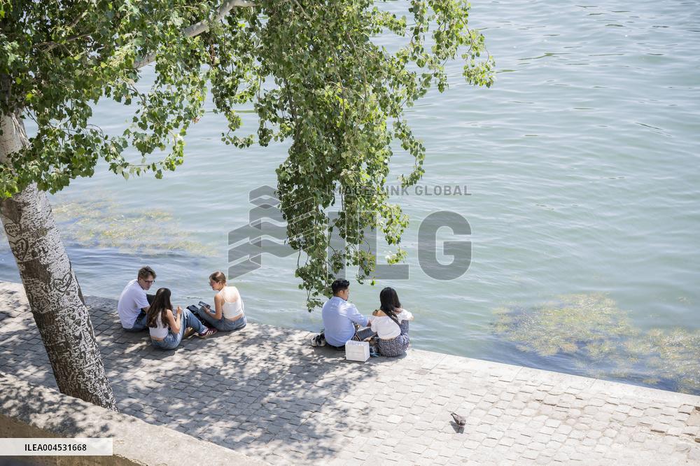 Heatwave Illustration - Paris