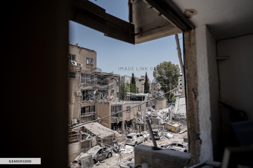 Iran Ballistic Missile hit Bnei Brak - Israel