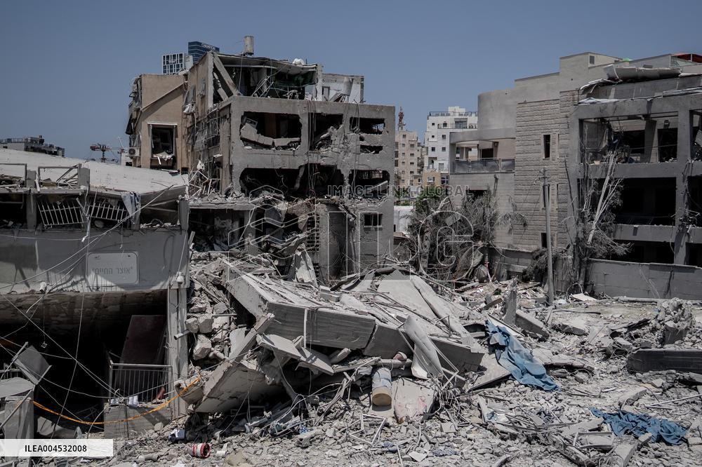 Iran Ballistic Missile hit Bnei Brak - Israel