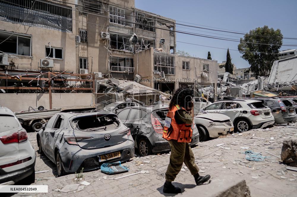 Iran Ballistic Missile hit Bnei Brak - Israel